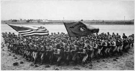 The most epic wedge formation ever formed. (1918) : USMC