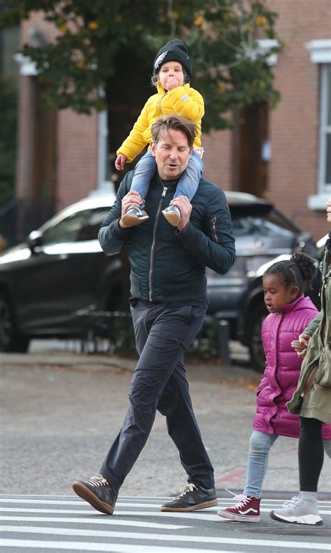 Bradley Cooper and His Daughter Lea Grab Gelato in NYC: Photos