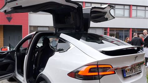 Tesla-Model-X-Falcon-Doors - 163 Grad