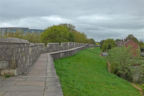 A Short Guide to the York City Walls