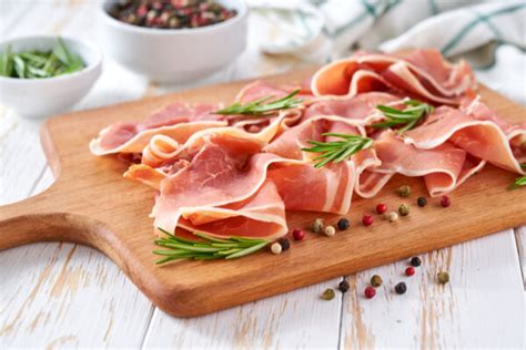 7 Differences Prosciuttini vs Prosciutto You Need to Know