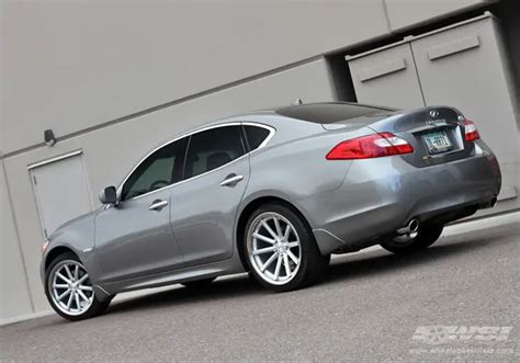 Infiniti M37 Vossen CV1 20x