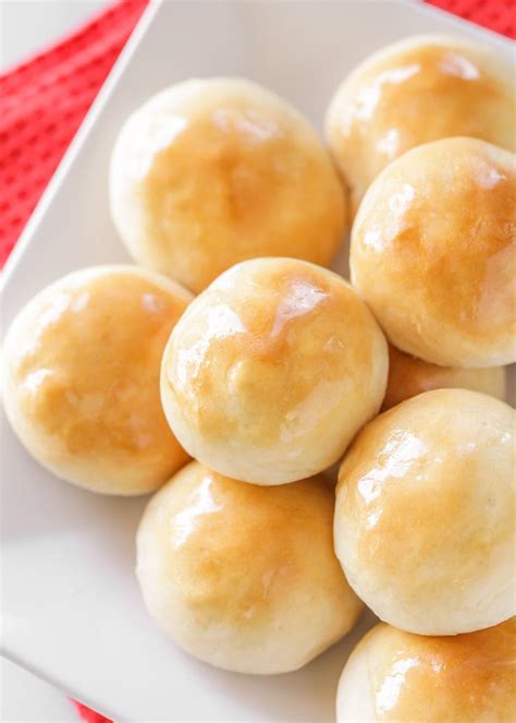 Quick & Easy Yeast Rolls {Just 4 Ingredients!} | Lil' Luna