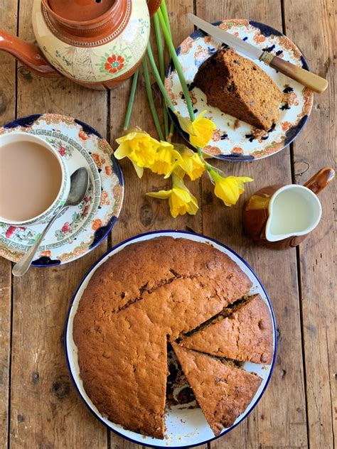 Teisen Lap Welsh Plate Cake (15) - Lavender and Lovage