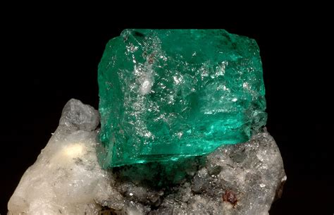 Emerald gemstone meaning