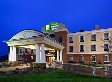 Holiday Inn Express Hotel & Suites Howell in Howell (MI) - Room Deals ...