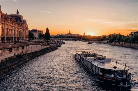 Paris Capitaine Fracasse Boat 3-Course Dinner Cruise: Triphobo