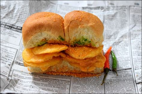 Bhajiya Pav - Bread Therapy