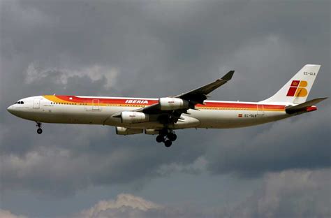 Airbus A340-200/300, pictures, technical data, history - Barrie ...