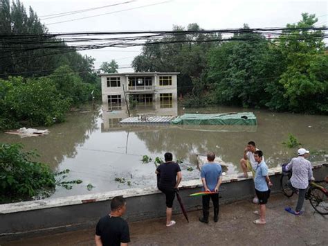 Military helicopters deliver aid to Beijing flood victims | Asia – Gulf ...