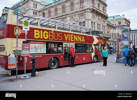 Big bus vienna tour bus hi-res stock photography and images - Alamy