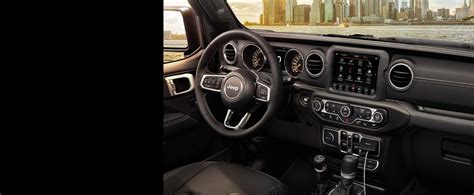 Jeep® Gladiator Interior - Truck Interior & Features