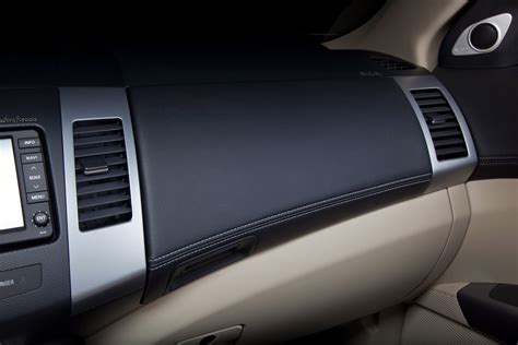 Mitsubishi Outlander GT (2010) - picture 28 of 32