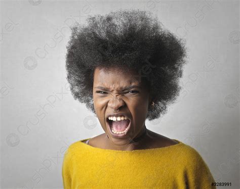 Retrato de chica negra gritando - foto de stock 3283991 | Crushpixel