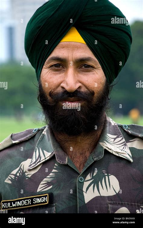 Sikh soldier of the indian army hi-res stock photography and images - Alamy