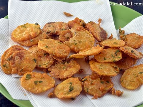 bhajiya pav | mumbai roadside bhajiya pav | maharastrian bhajiya pav