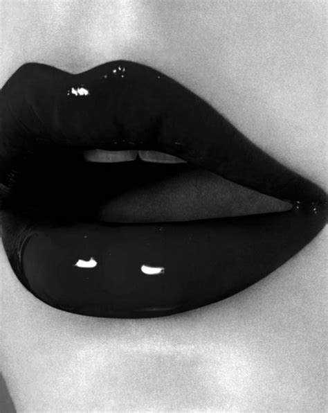 BEAUTY: Black Lips with Tutorial