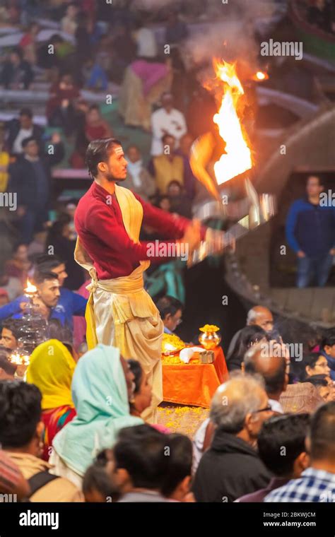 Ganga Aarti ceremony, Dashashwamedh Ghat, Varanasi, Uttar Pradesh ...