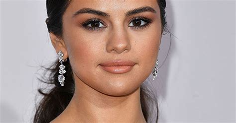 Selena Gomez Takes Cat Eye and Beach Waves Selfie | Teen Vogue