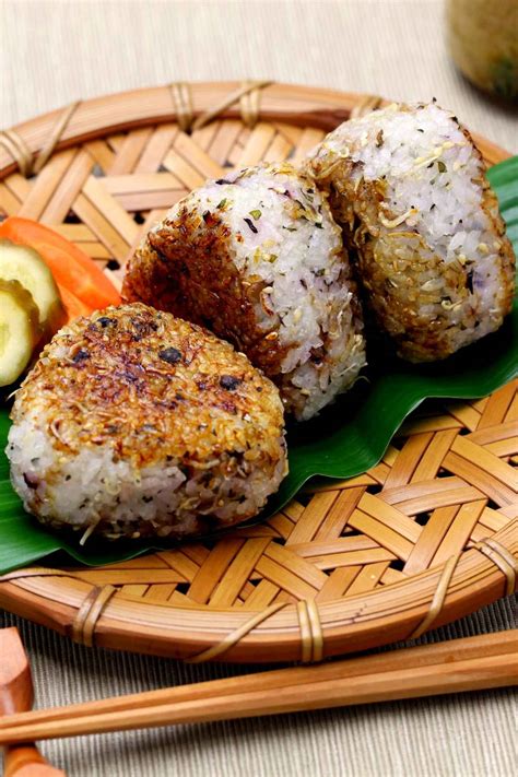 12 Best Onigiri Fillings (Popular Fillings for Japanese Rice Balls ...