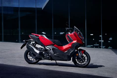 Reviewed: Honda ADV350| Carole Nash