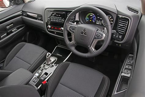 Mitsubishi Outlander PHEV Commercial interior & comfort | DrivingElectric