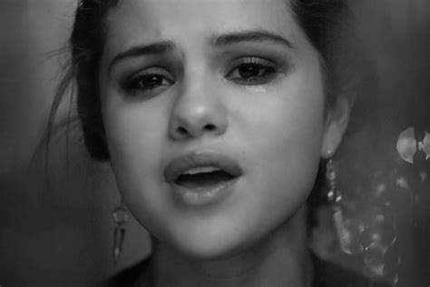 Is Selena Gomez crying over Justin Bieber in her new video?