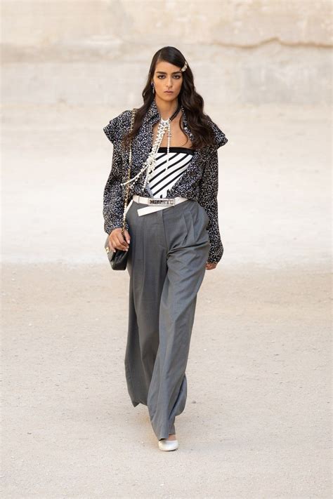 Chanel Resort 2022 Fashion Show | Chanel resort, Fashion, Couture fashion