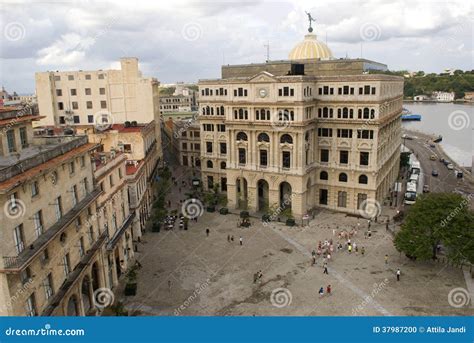 Old town, Havana, Cuba editorial image. Image of hero - 37987200