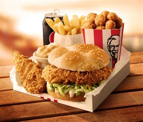 DEAL: KFC Zinger Popcorn Box (Zinger Burger, Popcorn Chicken, Tender ...