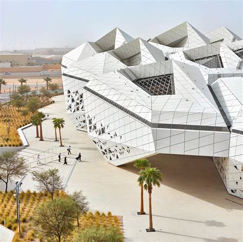 Zaha Hadid’s Desert Think Tank: Environmental Beauty and Efficiency ...