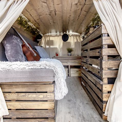 17 Van Design & Decoration Ideas for Living on the Road | Extra Space ...