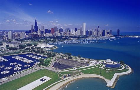 chicago-skyline-2 - Illinois Pictures - Illinois - HISTORY.com