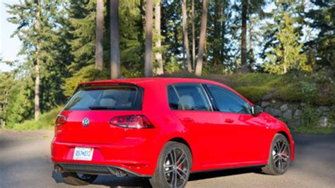 Volkswagen Golf match play: Golf R vs. GTI - Autoblog