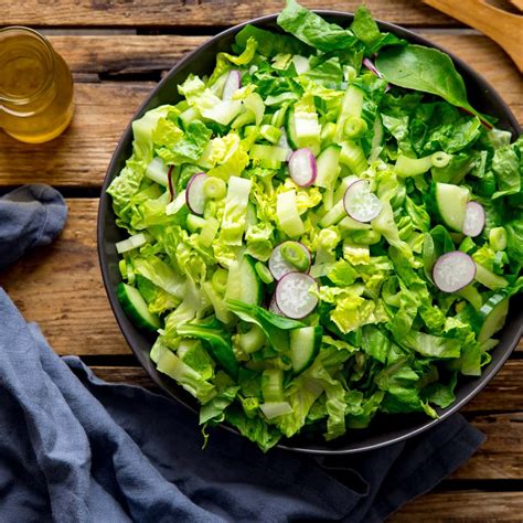 Simple Green Salad with Vinaigrette dressing - Nicky's Kitchen Sanctuary