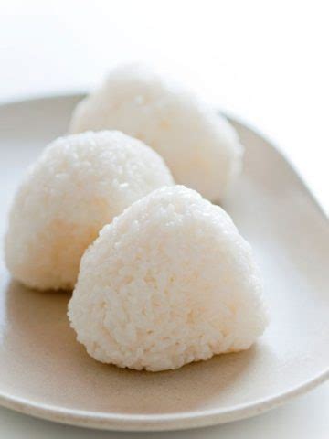 20 Easy Japanese Onigiri Fillings For Rice Balls Recipe | Sarah Scoop