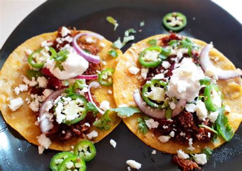 Chilorio Tacos Recipe by Danielle Barnes - Cookpad