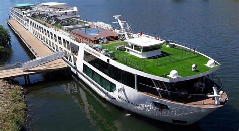 Emerald Radiance deck plan | CruiseMapper