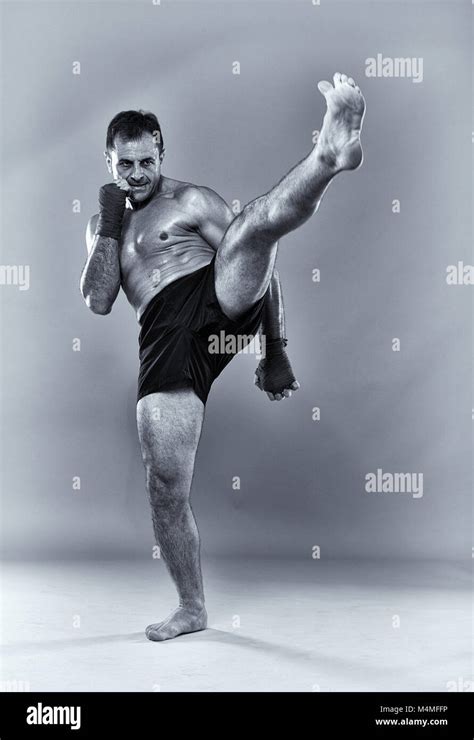 Karate front kick hi-res stock photography and images - Alamy