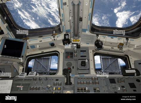 Space shuttle atlantis cockpit hi-res stock photography and images - Alamy