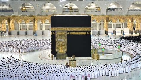 In pictures: Grand Mosque in Makkah drops social distancing