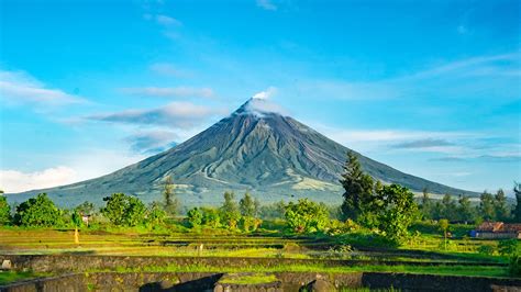 Albay's Mayon Volcano raised to Alert Level 1