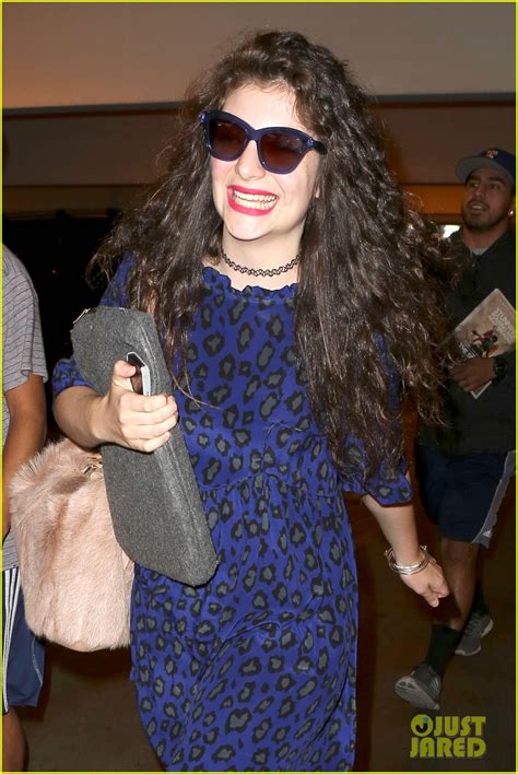 Lorde Arrives at LAX Airport Ahead of the Grammy Awards 2014: Photo ...