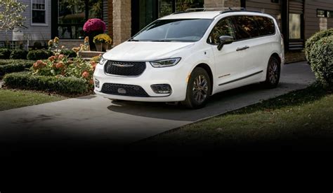 2023 Chrysler Pacifica Road Tripper | Road Trip Minivan