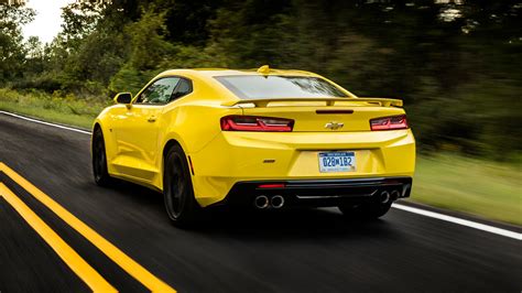 Chevrolet Camaro Interior Layout & Technology | Top Gear