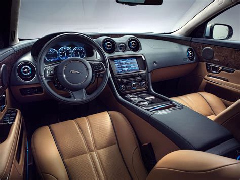 2014 Jaguar XJ interior