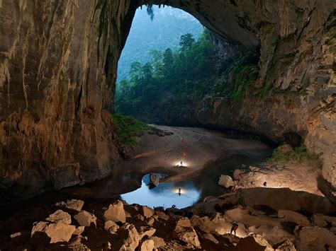 Hang En Cave, Vietnam photo on Sunsurfer