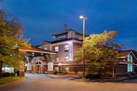 Travelodge by Wyndham Oshawa Whitby | Oshawa, ON Hotels