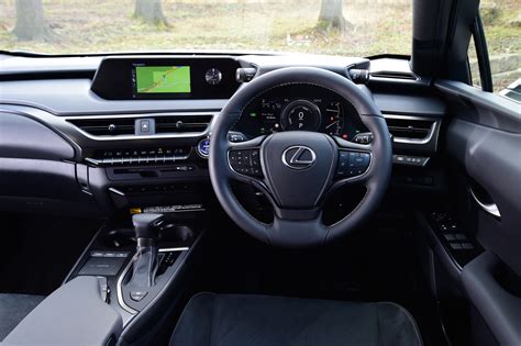 Lexus UX 250h interior & comfort | DrivingElectric