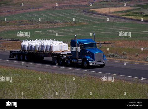 Flatbed semi truck hi-res stock photography and images - Alamy